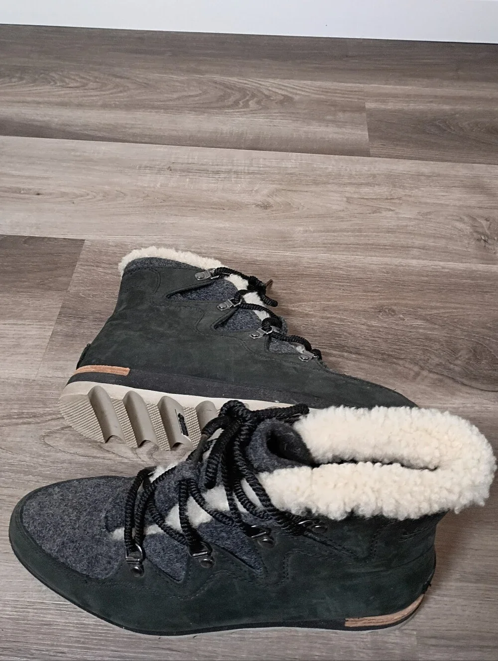 Sorel Women's Classic Casual Alpine Sneakchic Lace Up Short Snow Boots Size‎ 10